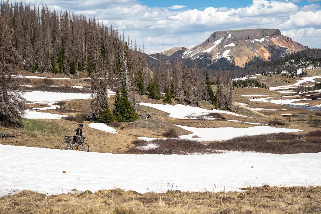 Tour Divide เป็นงานแข่งปั่นจักรยาน Off-road ซึ่งมีเส้นทางในเทือกเขาร็อกกี้จากประเทศแคนาดาลากยาวมาจนถึงเขตชายแดนของประเทศเม็กซิโก