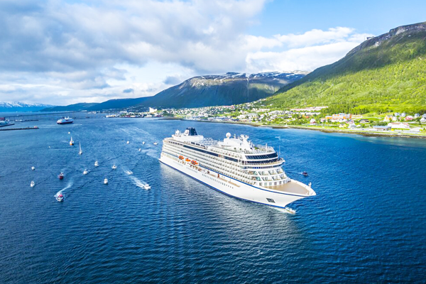 5 LUXURY CRUISES AROUND THE WORLD