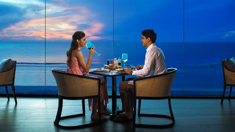 ดื่มด่ำบรรยากาศโรแมนติกที่ห้องอาหาร Big Fish & Bar หัวหิน