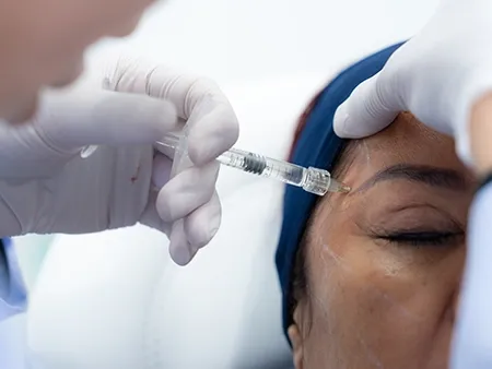 ฉีดฟิลเลอร์ขมับ ราคาอัปเดต 2026 ปรับหน้าสวยมีมิติเข้ารูป เห็นผลเร็ว