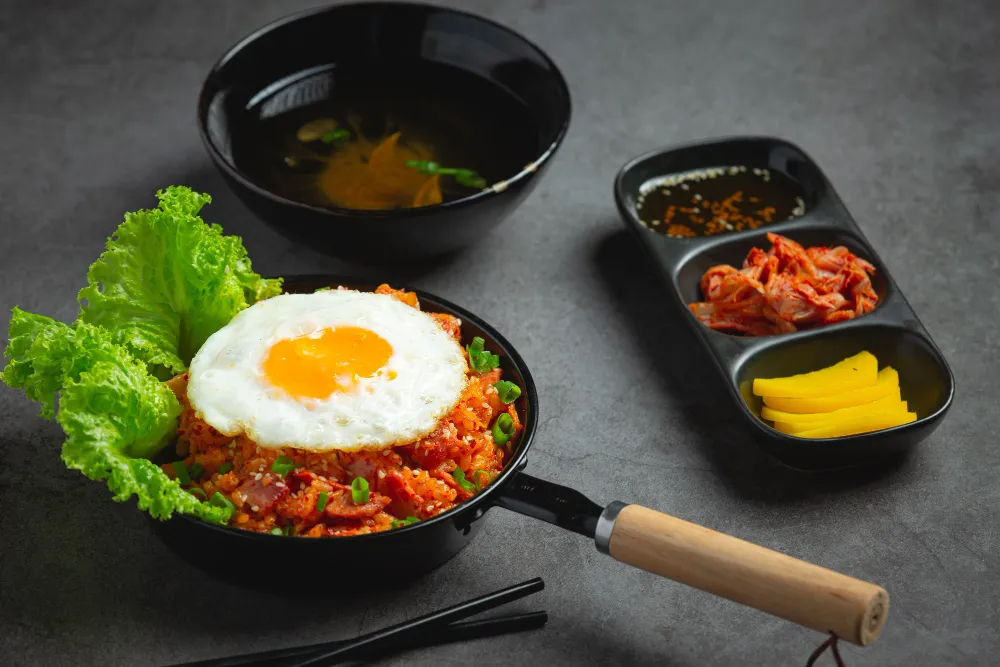 บิบิมบับ วิธีทําสำหรับมือใหม่ ทำเองยุ่งยากไหม? หรือกินที่ร้านดี?