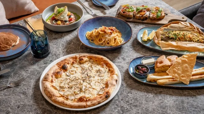 ห้องอาหาร La Tavola