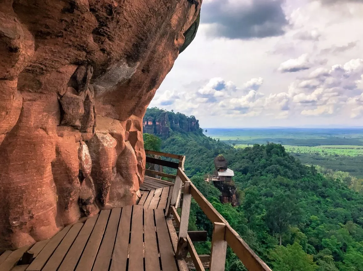 วัดภูทอก