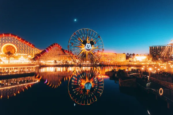 ชิงช้าสวรรค์ Disney California Adventure Park ชิงช้าสวรรค์ Disney California Adventure Park