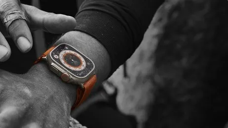 นาฬิกา Apple Watch Ultra บนข้อมือ