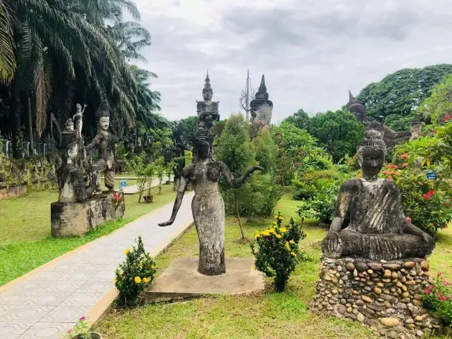 อุทยานรูปปั้นพระพุทธรูป อุทยานรูปปั้นพระพุทธรูป