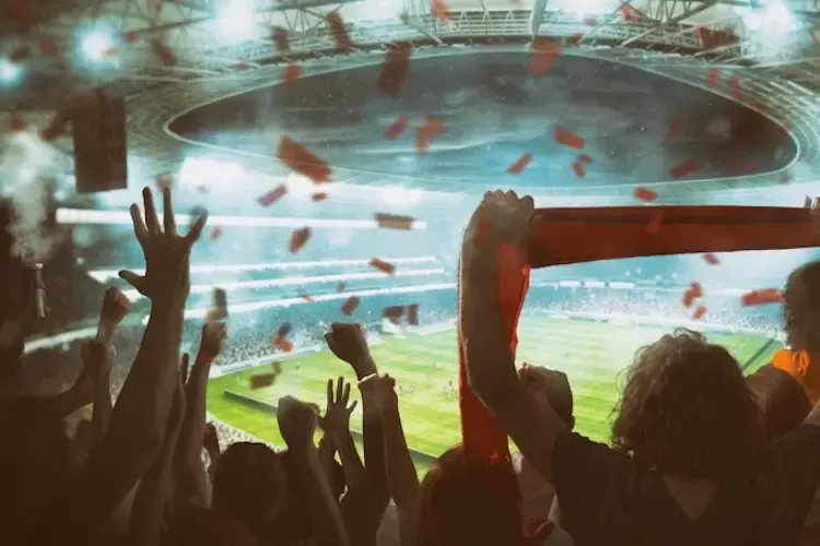 ผู้ชมอยู่ในสนามฟุตบอลระหว่างการแข่งขัน 