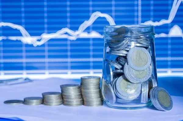 เหรียญสิบในโหลแก้ว