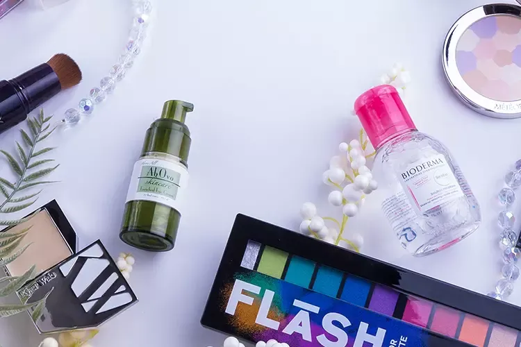 เครื่องสำอาง ตัวช่วยเสริมความมั่นใจให้สาว ๆ แม้อยู่บ้าน เครื่องสำอาง ตัวช่วยเสริมความมั่นใจให้สาว ๆ แม้อยู่บ้าน