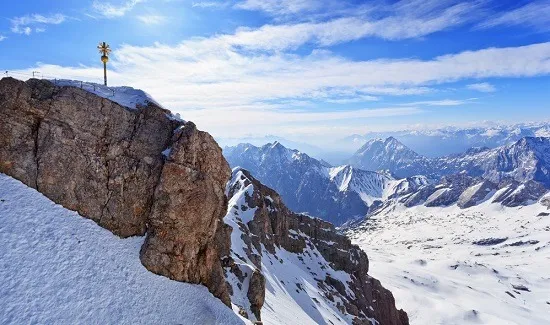ยอดเขา Zugspitze ประเทศเยอรมนี ยอดเขา Zugspitze ประเทศเยอรมนี