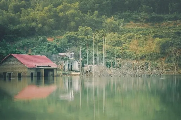 น้ำท่วมครึ่งบ้าน