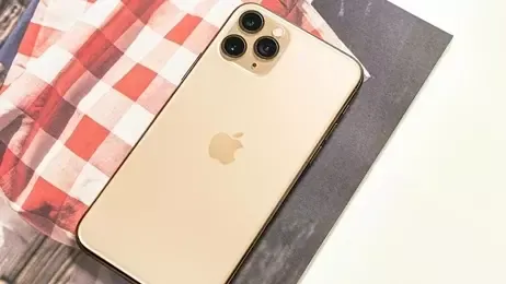 ภาพเรนเดอร์ตัวเครื่อง iPhone 14 Pro สีทอง