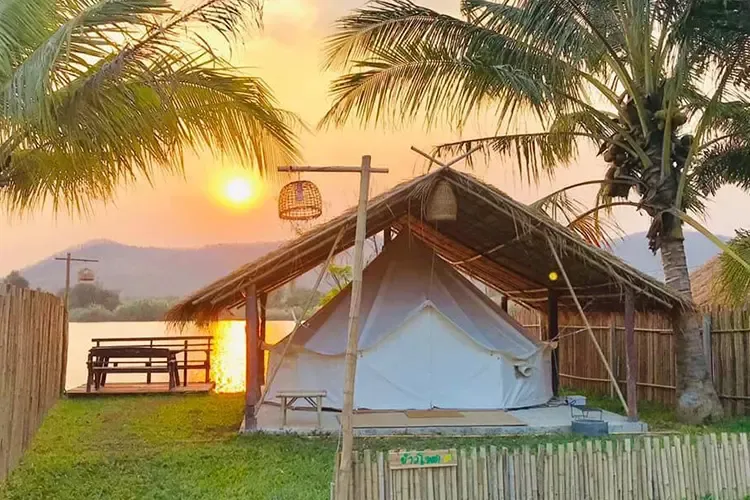 ชวนไปแคมป์ปิ้งสุดชิลล์ริมน้ำลำพญาที่ Jumtla Campiness 