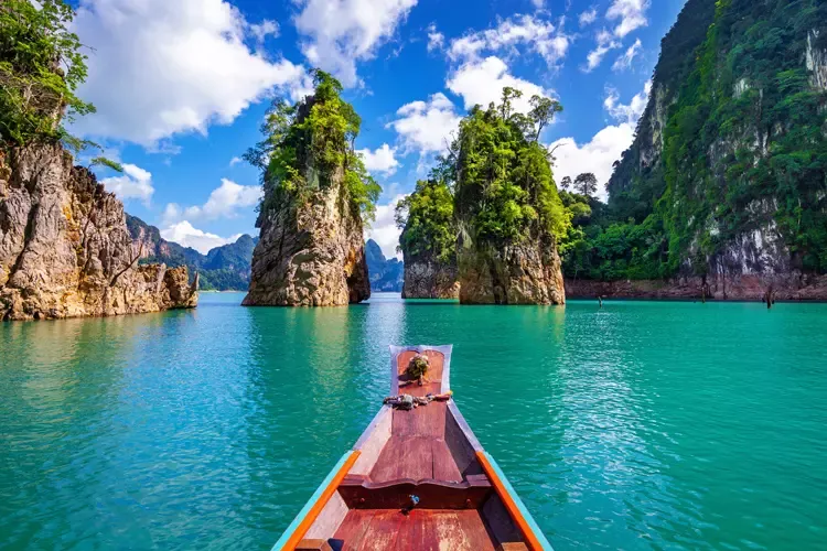 ภูเขาหินในเขื่อนรัชประภา อุทยานแห่งชาติเขาสก จังหวัดสุราษฎร์ธานี ภูเขาหินในเขื่อนรัชประภา อุทยานแห่งชาติเขาสก จังหวัดสุราษฎร์ธานี