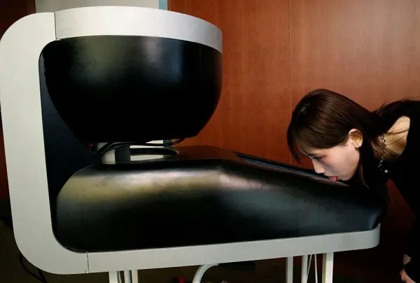 คนเลียจอทีวี