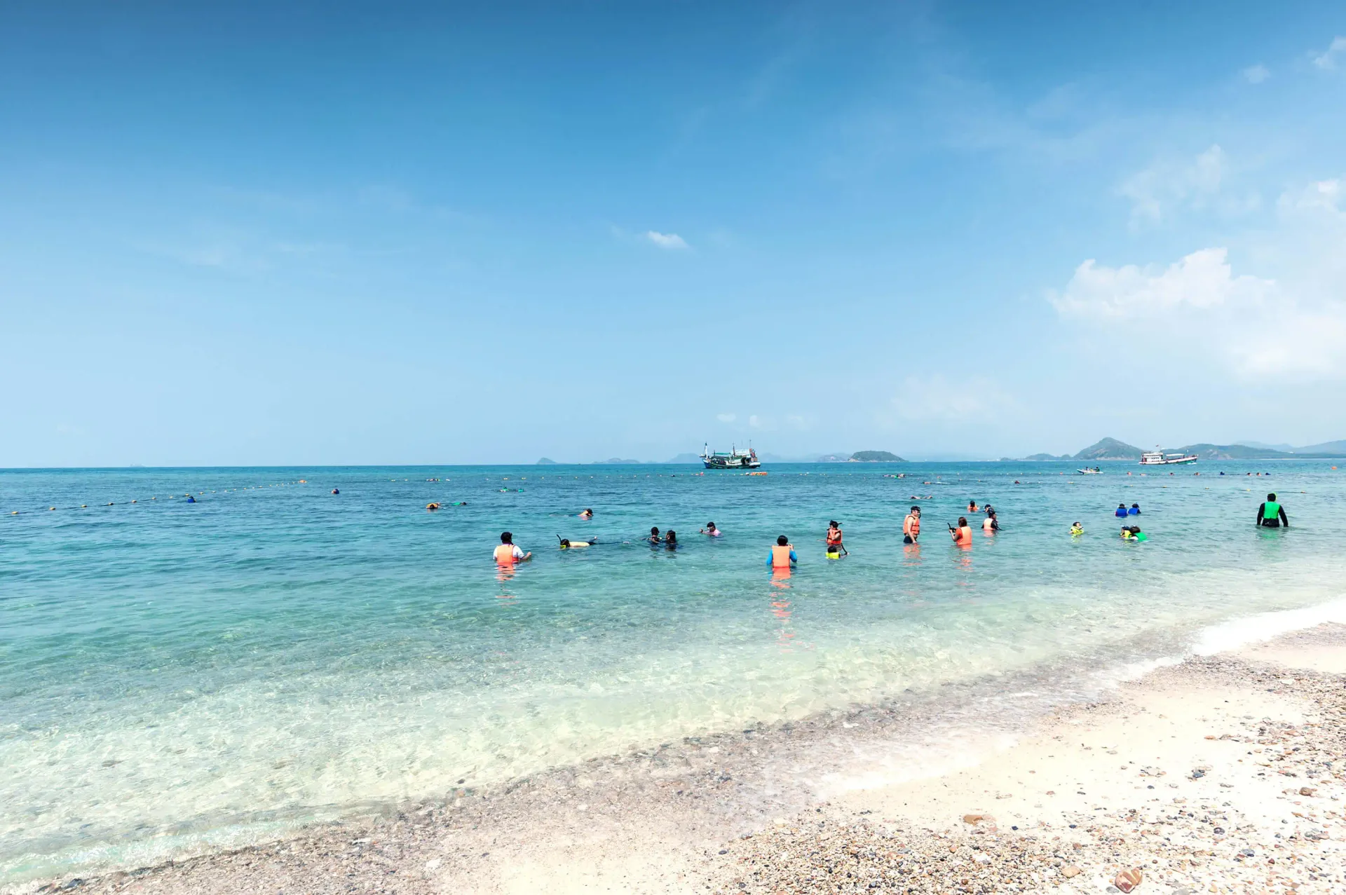 ดำน้ำชมปะการังที่เกาะขาม