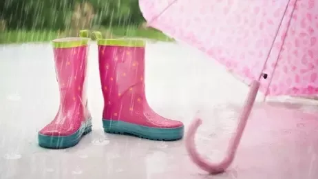 ร่มและรองเท้าบูท