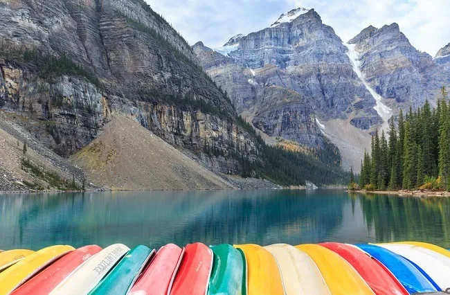 ทะเลสาบในอุทยาน Banff National Park ประเทศแคนาดา ทะเลสาบในอุทยาน Banff National Park ประเทศแคนาดา