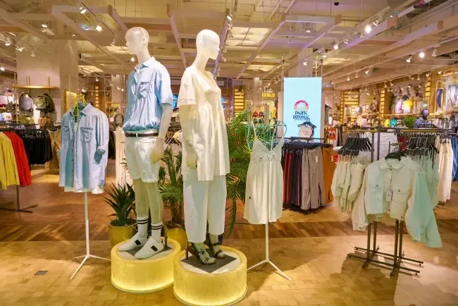 เสื้อผ้าแบรนด์ Pull&Bear