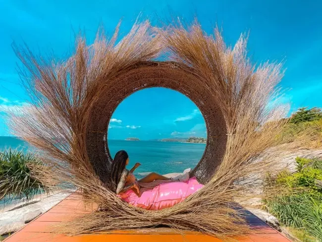 คาเฟ่ Rock Beach Swing ภูเก็ต