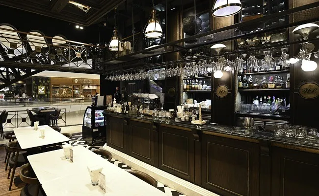 บรรยากาศร้านอาหาร Water Library Central Embassy