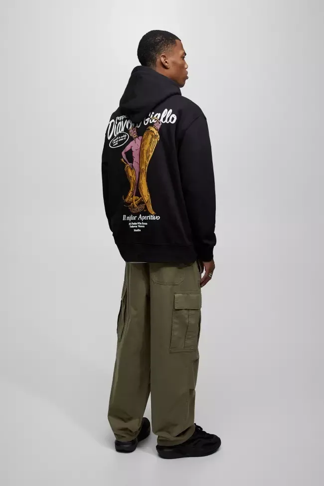 เสื้อฮู้ดสีดำ