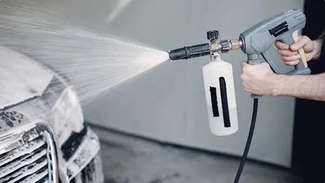 ฉีดน้ำใส่รถ