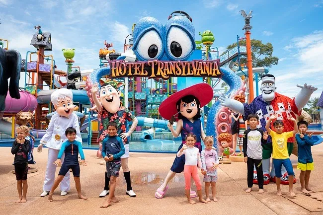 ตัวการ์ตูนในสวนน้ำ