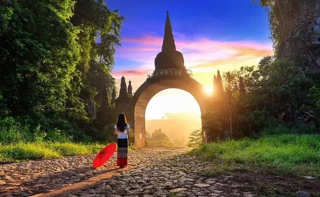 ซุ้มประตูพุทธวดี 9 ยอด