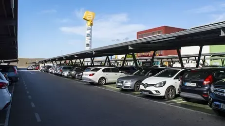 ลานจอดรถ