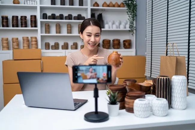 ผู้หญิงไลฟ์สดขายของ ผู้หญิงไลฟ์สดขายของ