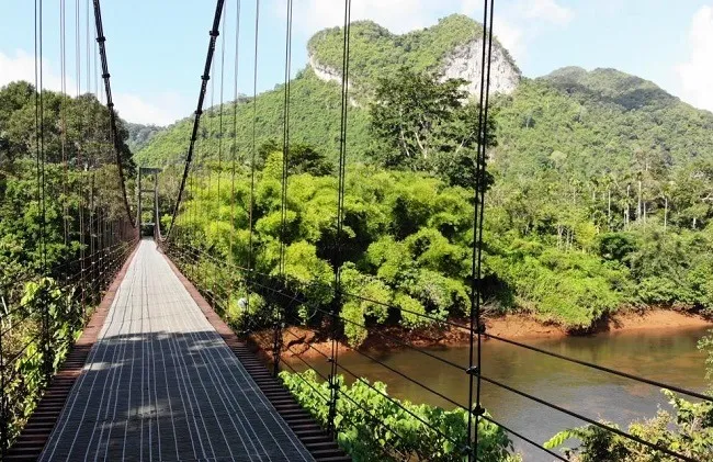 สะพานแขวนเขาพิทักษ์