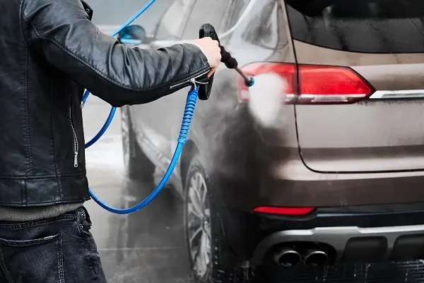 คนฉีดน้ำล้างรถ คนฉีดน้ำล้างรถ