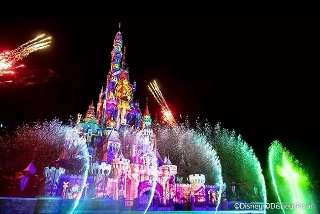  การแสดงยามค่ำคืนที่ฮ่องกงดิสนีย์แลนด์