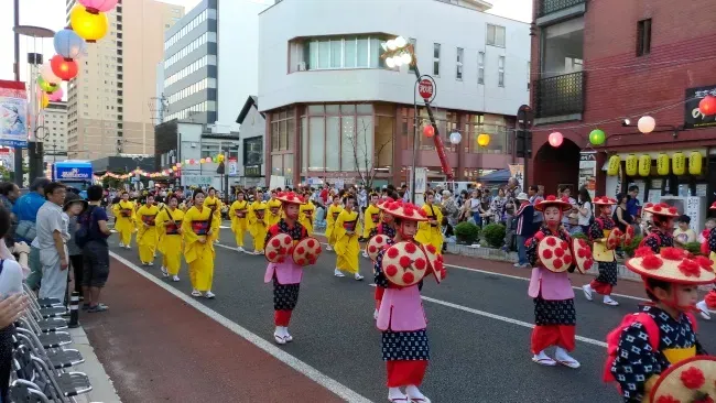  การร่ายรำฮานากาสะช่วงฤดูร้อน