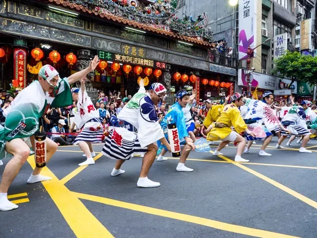 การเต้นรำพื้นเมืองของชาวจังหวัดโทคุชิมะ