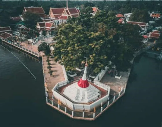 เรือในแม่น้ำเจ้าพระยาที่เกาะเกร็ด