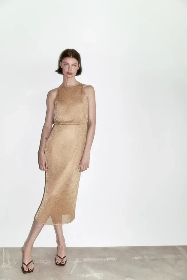 ชุดเดรสสุดหรูสีเมทัลลิก