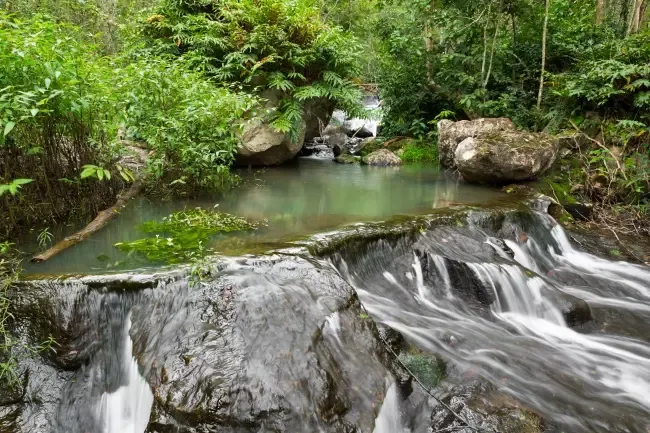 น้ำตกโพธิ์หินดาด