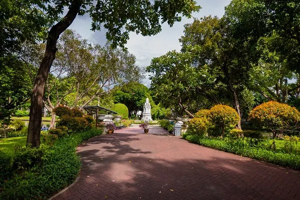 อนุสาวรย์พระนางเรือล่มในสวนสราญรมย์ อนุสาวรย์พระนางเรือล่มในสวนสราญรมย์