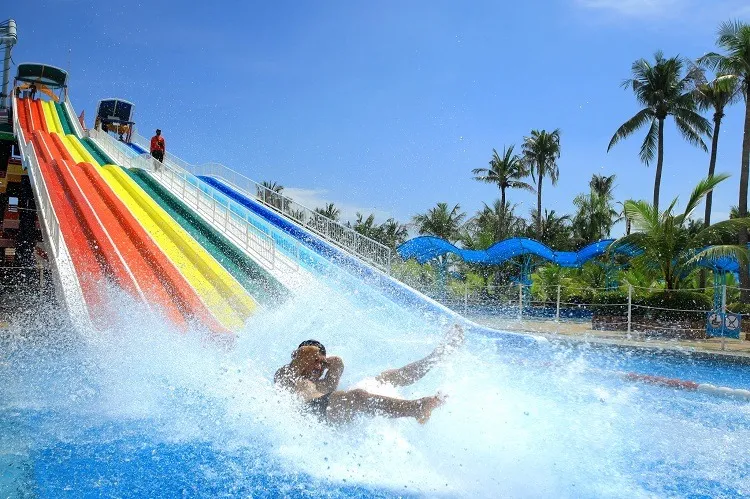 สวนน้ำและสวนสนุก