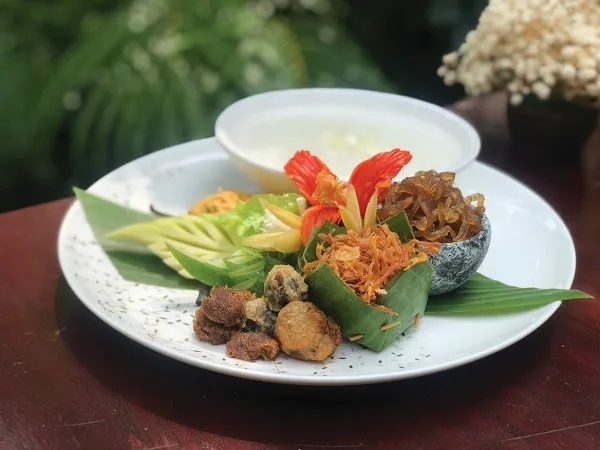 ข้าวแช่และเครื่องเคียง โรงแรม The Raweekanlaya Bangkok Wellness Cuisine Resort