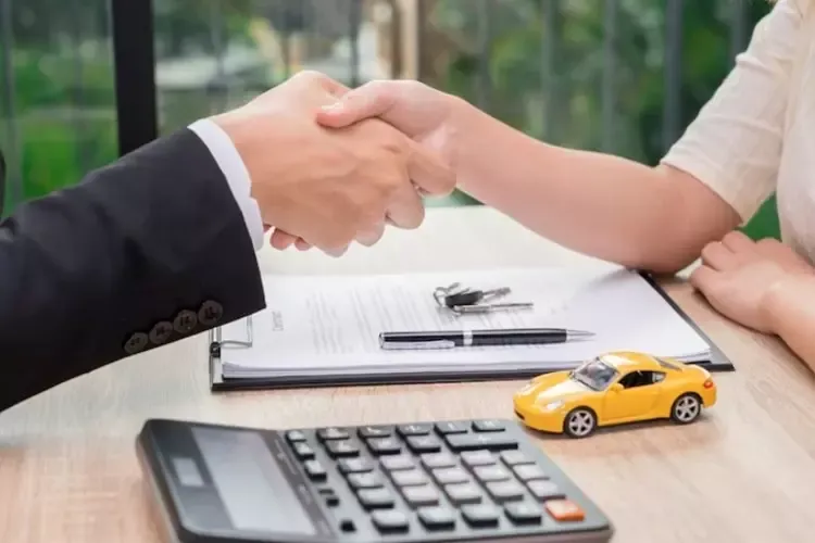 ผู้ชายและผู้หญิงจับมือกัน ผู้ชายและผู้หญิงจับมือกัน