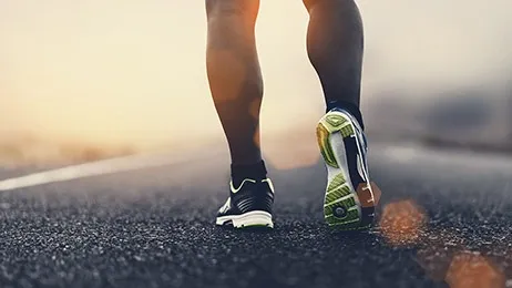 คนสวมรองเท้าวิ่ง