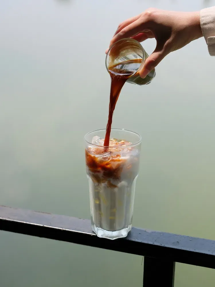 เมนูลาเต้ ร้าน Aliv Cafe&Bar Brasseries