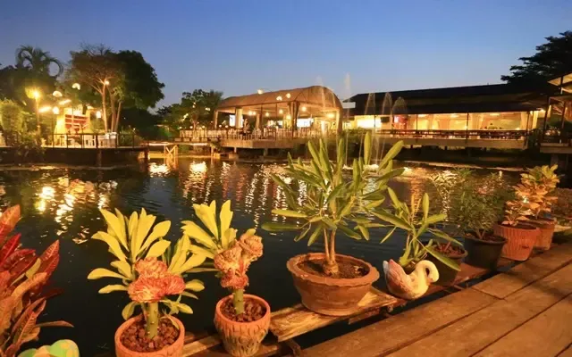 ร้านอาหาร บ้านเอกเขนก ชัยพฤกษ์