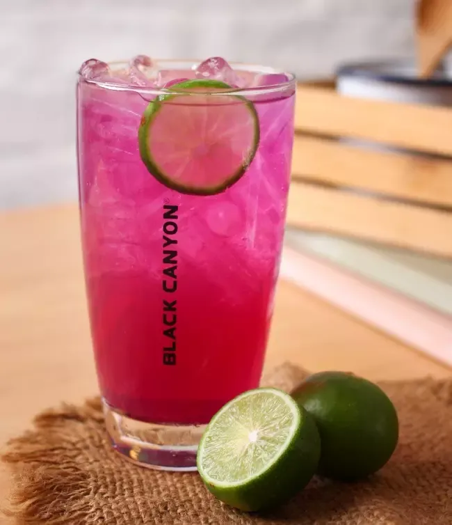 เครื่องดื่มอัญชันมะนาวเย็น