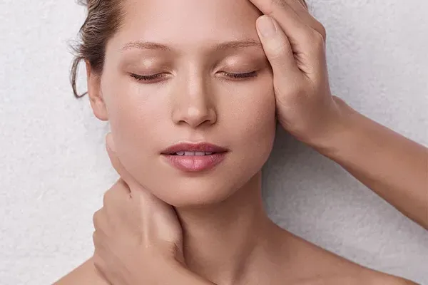 บริการนวดหน้าที่ Clarins Skin Suites บริการนวดหน้าที่ Clarins Skin Suites