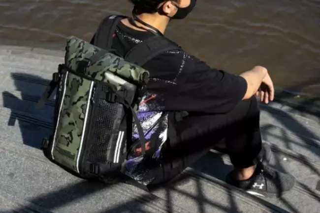 กระเป๋าเป้กันน้ำ Feelfree Track