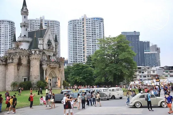 บรรยากาศจ๊อดแฟร์แดนเนรมิต